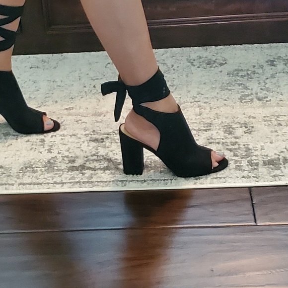 Lace-up Heels - Picture 4 of 4